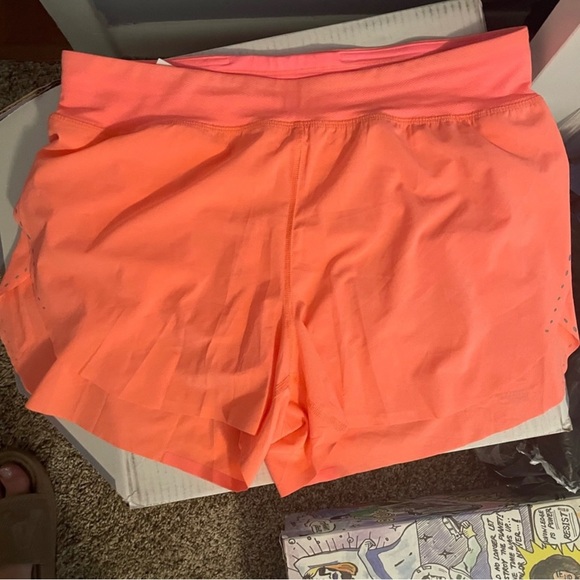 NWT! Lululemon FIND YOUR PACE Shorts 10 - Picture 7 of 10